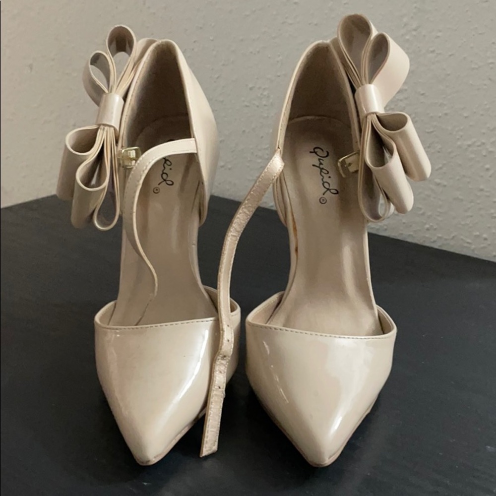 Pointy toe heels
